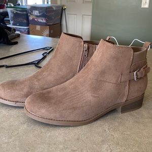 Old Navy ankle boots size 9 new with tags